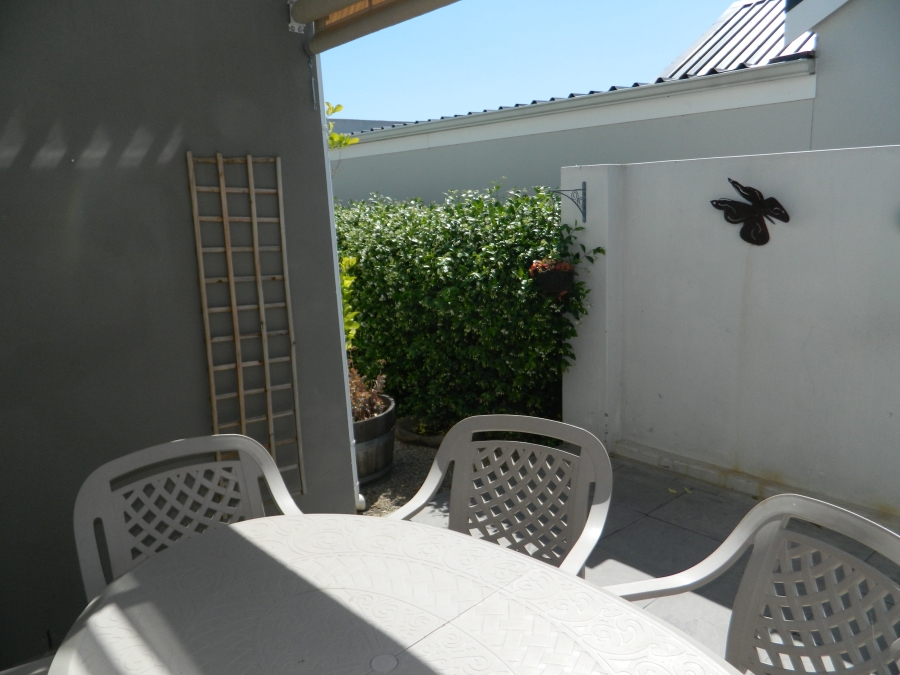 2 Bedroom Property for Sale in Bergenzicht Estate Western Cape